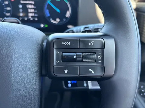 MH75WBY Hyundai Santa Fe 1.6 TGDi Hybrid Calligraphy 5dr 4WD Auto Thumbnail #30