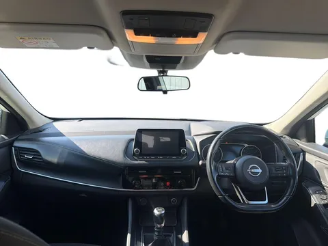 FY72VPG Nissan Qashqai 1.3 DiG-T MH 158 Acenta Premium 5dr Thumbnail #12