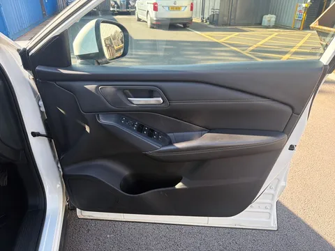 FY72VPG Nissan Qashqai 1.3 DiG-T MH 158 Acenta Premium 5dr Thumbnail #18