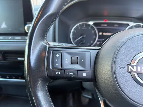 FY72VPG Nissan Qashqai 1.3 DiG-T MH 158 Acenta Premium 5dr Thumbnail #24