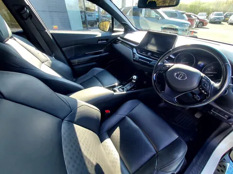 MF68UBM Toyota C-HR 1.8 Hybrid Dynamic 5dr CVT Thumbnail #2