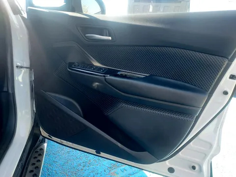 MF68UBM Toyota C-HR 1.8 Hybrid Dynamic 5dr CVT Thumbnail #11