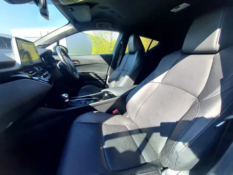 MF68UBM Toyota C-HR 1.8 Hybrid Dynamic 5dr CVT Thumbnail #14
