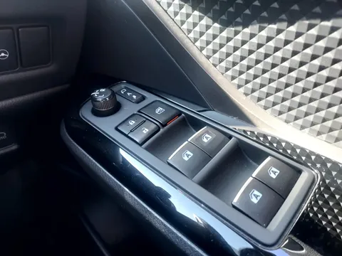 MF68UBM Toyota C-HR 1.8 Hybrid Dynamic 5dr CVT Thumbnail #22