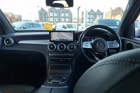 KR71AWY Mercedes-Benz GLC GLC 220d 4Matic AMG Line Premium 5dr 9G-Tronic Thumbnail #4