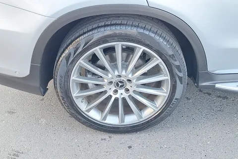 KR71AWY Mercedes-Benz GLC GLC 220d 4Matic AMG Line Premium 5dr 9G-Tronic Thumbnail #5