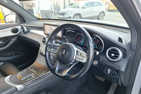 KR71AWY Mercedes-Benz GLC GLC 220d 4Matic AMG Line Premium 5dr 9G-Tronic Thumbnail #39