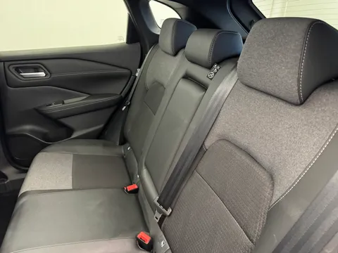 OW25BAV Nissan Qashqai 1.3 DiG-T MH N-Connecta [Glass Roof] 5dr Thumbnail #13