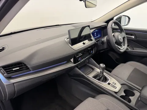 OW25BAV Nissan Qashqai 1.3 DiG-T MH N-Connecta [Glass Roof] 5dr Thumbnail #14