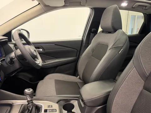 OW25BAV Nissan Qashqai 1.3 DiG-T MH N-Connecta [Glass Roof] 5dr Thumbnail #15