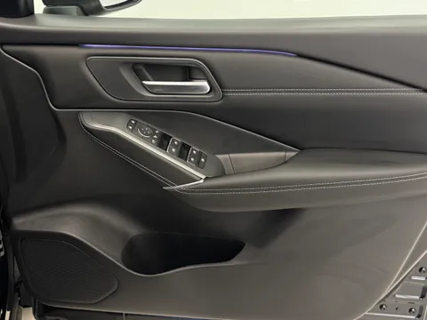 OW25BAV Nissan Qashqai 1.3 DiG-T MH N-Connecta [Glass Roof] 5dr Thumbnail #19