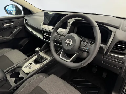 OW25BAV Nissan Qashqai 1.3 DiG-T MH N-Connecta [Glass Roof] 5dr Thumbnail #21