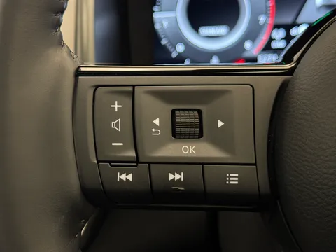 OW25BAV Nissan Qashqai 1.3 DiG-T MH N-Connecta [Glass Roof] 5dr Thumbnail #22