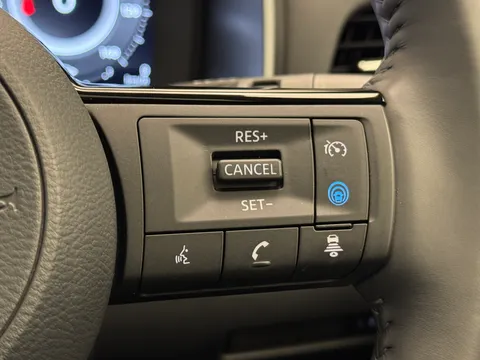 OW25BAV Nissan Qashqai 1.3 DiG-T MH N-Connecta [Glass Roof] 5dr Thumbnail #23