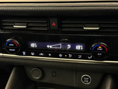 OW25BAV Nissan Qashqai 1.3 DiG-T MH N-Connecta [Glass Roof] 5dr Thumbnail #28