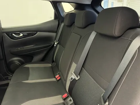 DP70RFY Nissan Qashqai 1.7 dCi N-Connecta 5dr [Glass Roof Pack] Thumbnail #13