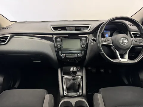 DP70RFY Nissan Qashqai 1.7 dCi N-Connecta 5dr [Glass Roof Pack] Thumbnail #3