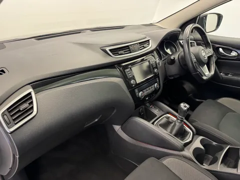 DP70RFY Nissan Qashqai 1.7 dCi N-Connecta 5dr [Glass Roof Pack] Thumbnail #14