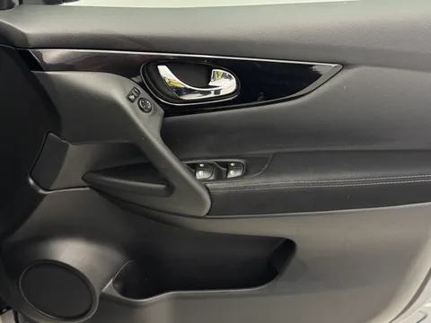 DP70RFY Nissan Qashqai 1.7 dCi N-Connecta 5dr [Glass Roof Pack] Thumbnail #22