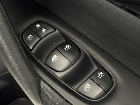 DP70RFY Nissan Qashqai 1.7 dCi N-Connecta 5dr [Glass Roof Pack] Thumbnail #23