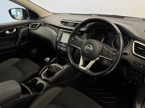 DP70RFY Nissan Qashqai 1.7 dCi N-Connecta 5dr [Glass Roof Pack] Thumbnail #24