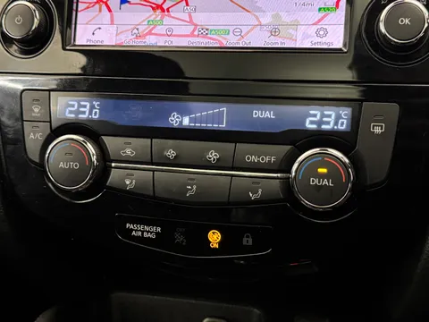 DP70RFY Nissan Qashqai 1.7 dCi N-Connecta 5dr [Glass Roof Pack] Thumbnail #30