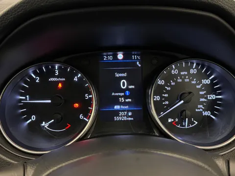 DP70RFY Nissan Qashqai 1.7 dCi N-Connecta 5dr [Glass Roof Pack] Thumbnail #31