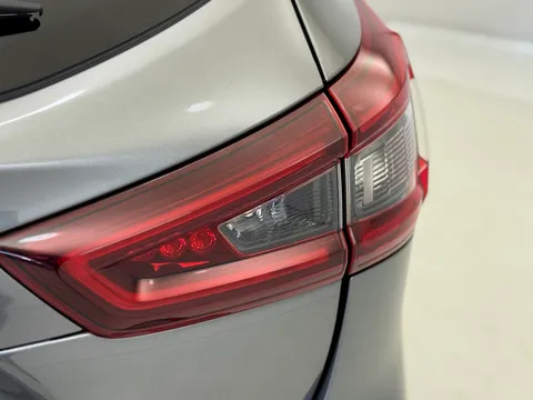 DP70RFY Nissan Qashqai 1.7 dCi N-Connecta 5dr [Glass Roof Pack] Thumbnail #36