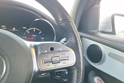 KR71AWY Mercedes-Benz GLC GLC 220d 4Matic AMG Line Premium 5dr 9G-Tronic Thumbnail #31