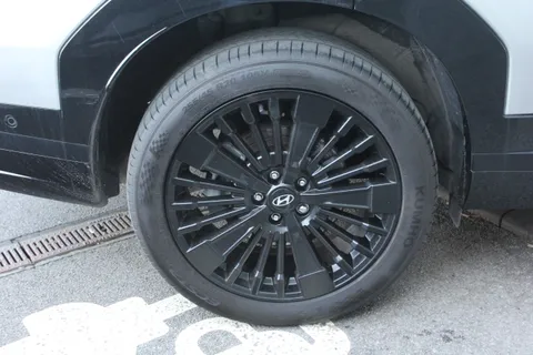 DG74BZY Hyundai Santa Fe 1.6 TGDi Plug-in Hybrid Calligraphy 5dr 4WD Auto Thumbnail #9