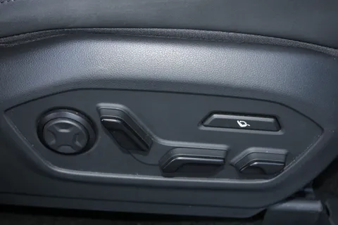 DG74BZY Hyundai Santa Fe 1.6 TGDi Plug-in Hybrid Calligraphy 5dr 4WD Auto Thumbnail #21