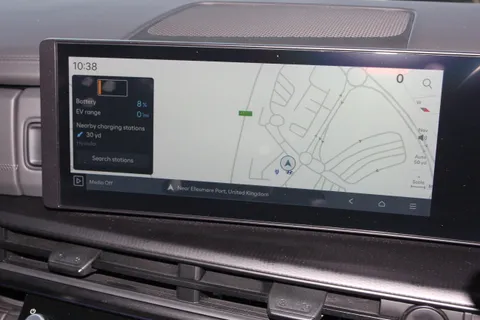 DG74BZY Hyundai Santa Fe 1.6 TGDi Plug-in Hybrid Calligraphy 5dr 4WD Auto Thumbnail #32