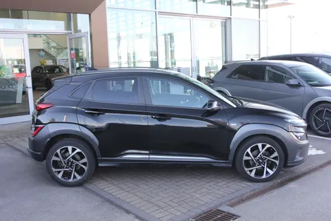 EN21WKV Hyundai Kona 1.0 TGDi 48V MHEV Premium 5dr Thumbnail #4