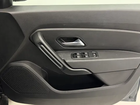 DY22DHK Dacia Duster 1.0 TCe 100 Bi-Fuel Comfort 5dr Thumbnail #17