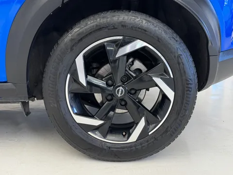 PG73GXZ Nissan Juke 1.6 Hybrid N-Connecta 5dr Auto Thumbnail #11