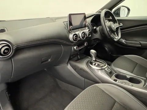 PG73GXZ Nissan Juke 1.6 Hybrid N-Connecta 5dr Auto Thumbnail #14