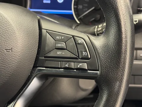 PG73GXZ Nissan Juke 1.6 Hybrid N-Connecta 5dr Auto Thumbnail #21