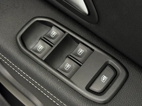 J50AJE Dacia Duster 1.0 TCe 100 Bi-Fuel Prestige 5dr Thumbnail #19