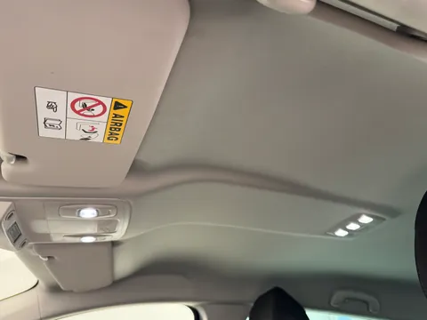 BN70ZTT Renault Megane 1.5 Blue dCi 115 Iconic 5dr Thumbnail #14