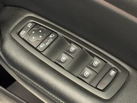 BN70ZTT Renault Megane 1.5 Blue dCi 115 Iconic 5dr Thumbnail #20