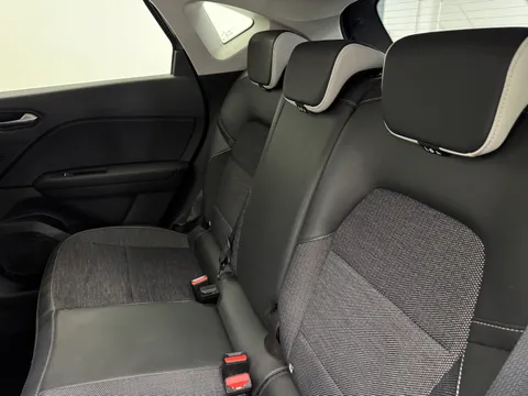 DY23UGP Renault Captur 1.6 E-Tech full hybrid 145 Techno 5dr Auto Thumbnail #10