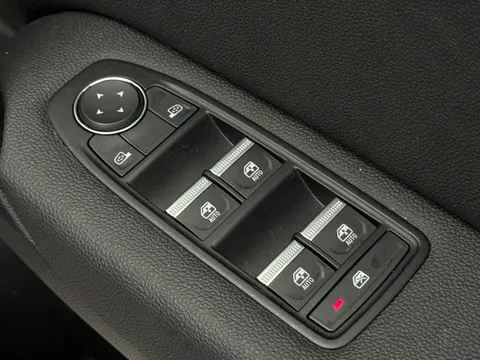 DY23UGP Renault Captur 1.6 E-Tech full hybrid 145 Techno 5dr Auto Thumbnail #19