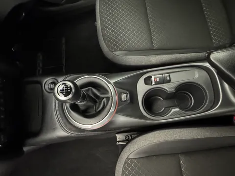 DV74MYL Nissan Juke 1.0 DiG-T N-Connecta 5dr Thumbnail #17