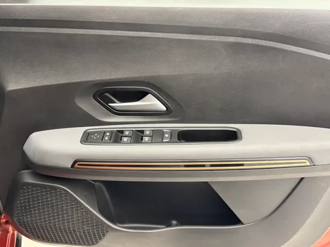 AF74XCB Dacia Jogger 1.6 HEV Extreme 5dr Auto Thumbnail #20