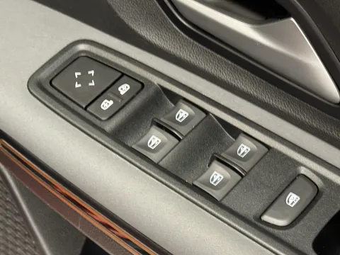 AF74XCB Dacia Jogger 1.6 HEV Extreme 5dr Auto Thumbnail #21