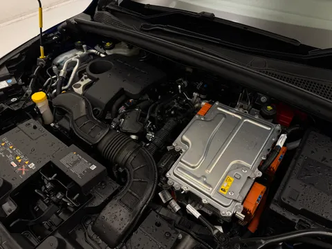 AF74DVW Renault Captur 1.6 E-Tech Full Hybrid 145 Esprit Alpine 5dr Auto Thumbnail #20