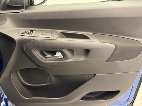 NA70WSW Vauxhall Combo Life 1.5 Turbo D Energy 5dr [7 seat] Thumbnail #19