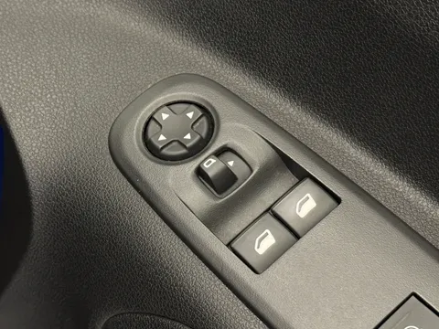 NA70WSW Vauxhall Combo Life 1.5 Turbo D Energy 5dr [7 seat] Thumbnail #20