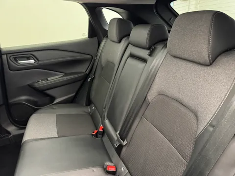 DL25KXF Nissan Qashqai 1.3 DiG-T MH N-Connecta 5dr Thumbnail #12