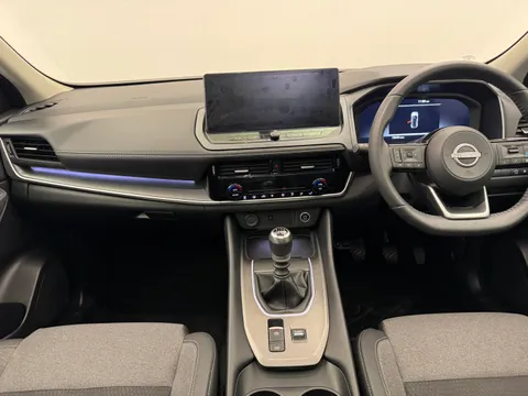 DL25KXF Nissan Qashqai 1.3 DiG-T MH N-Connecta 5dr Thumbnail #3